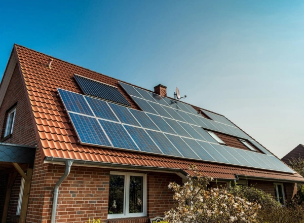 Panneaux photovoltaïques : consommer ou revendre, quelle est la meilleure solution ?